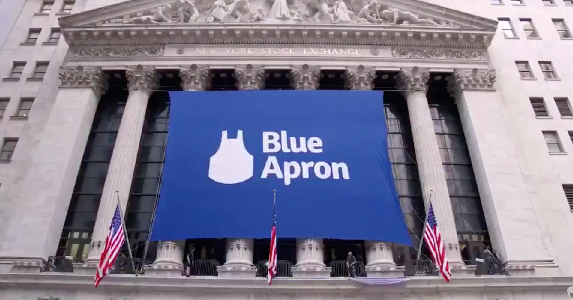 Плакат Blue apron на здании NYSE в день IPO
