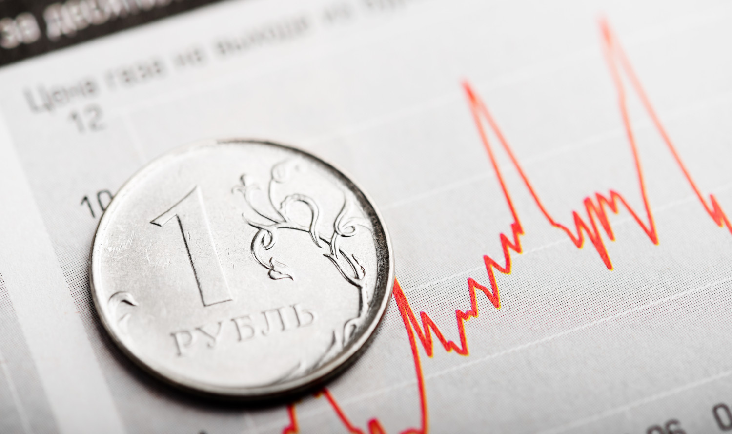 Монета 1 рубль на фоне биржевого графика